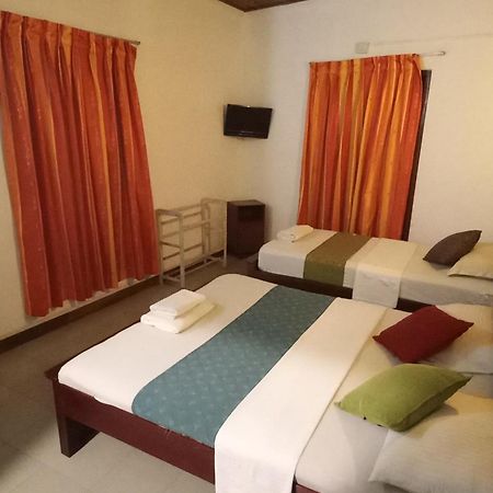 Days Inn B/B Kandy Exterior photo